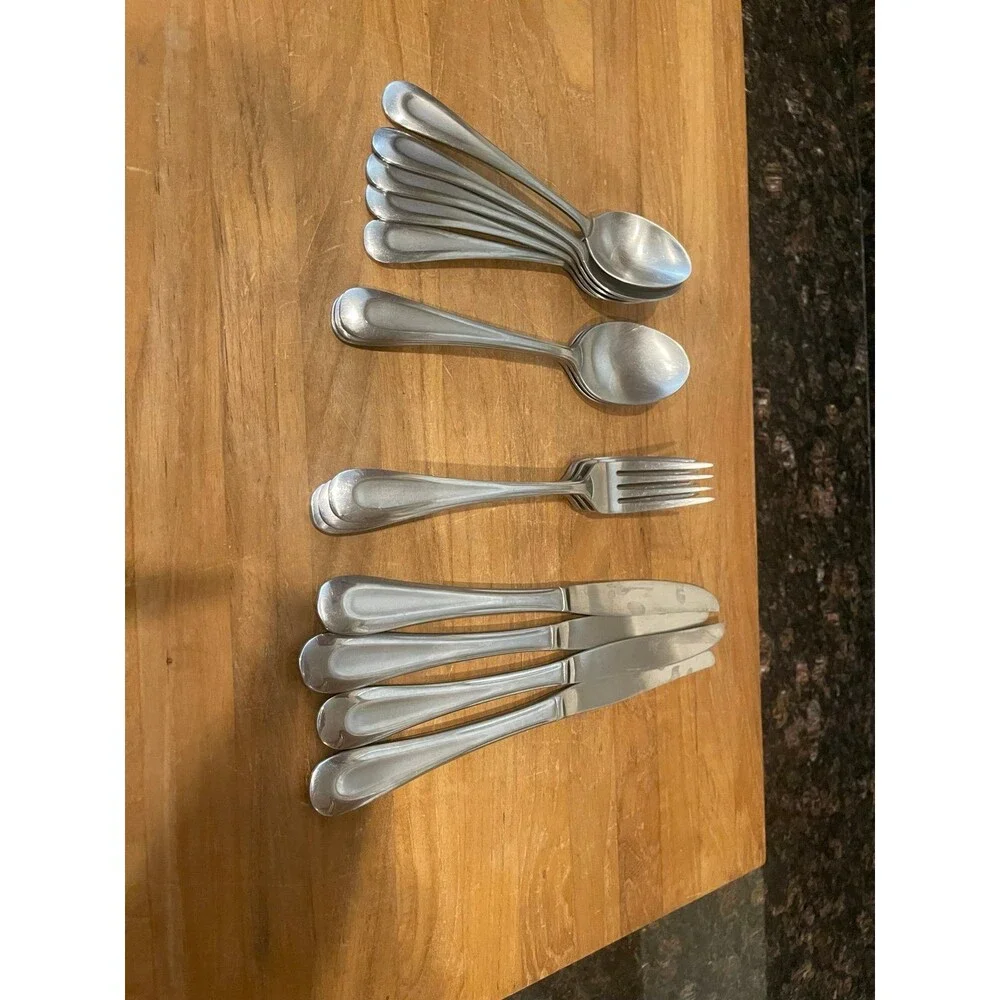 16 pc Oneida Stainless - Smooth Teardrop Flatware Set